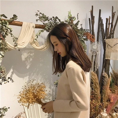 卷发女生侧脸头像女生图片