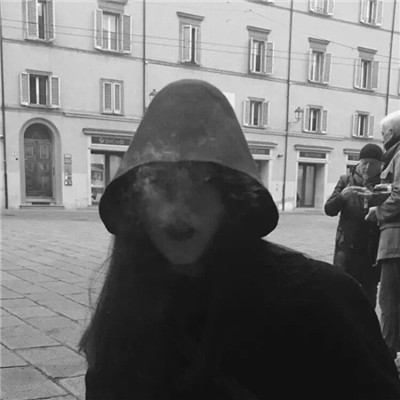 qq头像女生侧脸喝水图片