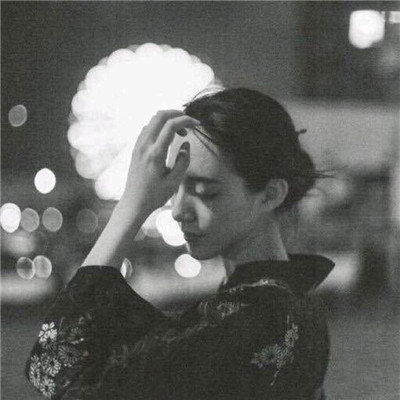 qq头像女生侧脸喝水图片