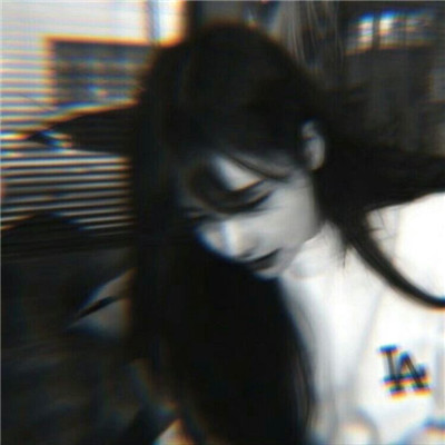 qq头像女生侧脸喝水图片