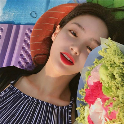 qq头像女生动漫剪刀手图片