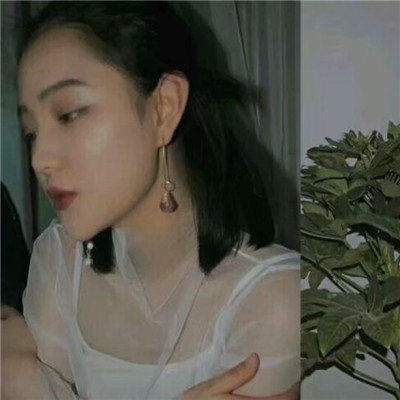 qq头像女生动漫剪刀手图片