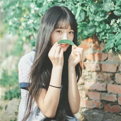 女生拿手机的霸气头像图片