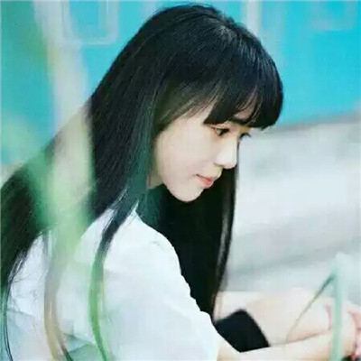 女生拿手机的霸气头像