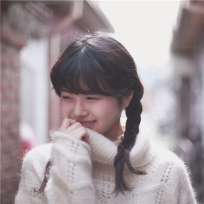 女生拿手机的霸气头像图片