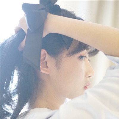 女生拿手机的霸气头像图片