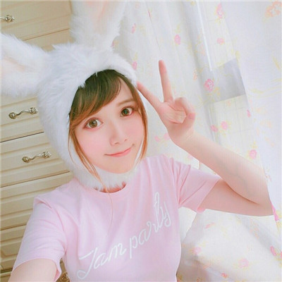 女生抽烟伤感带字头像图片