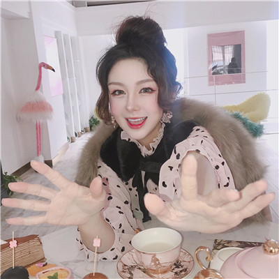 女生抽烟伤感带字头像图片