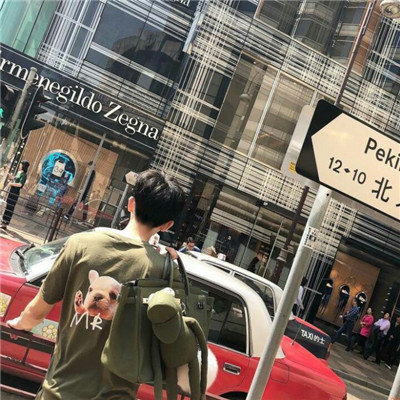 男生恋爱后频繁换头像图片