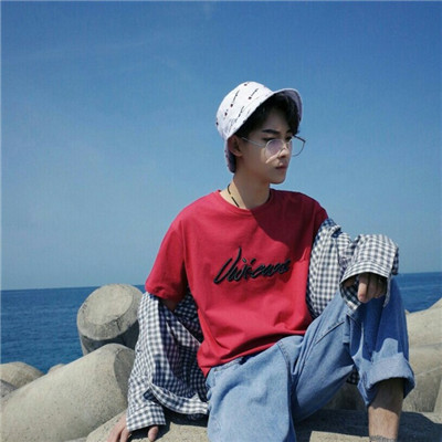男生恋爱后频繁换头像图片