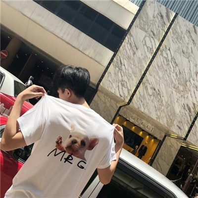 男生恋爱后频繁换头像图片