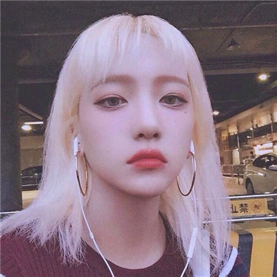 qq头像女生孤单背影图片