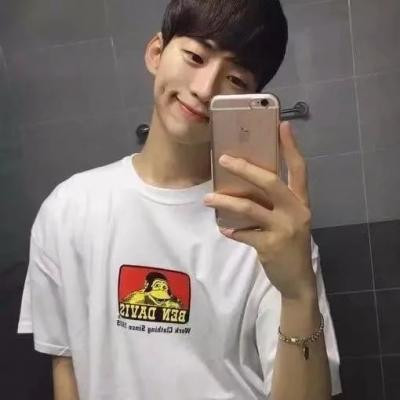 2018最流行的黑色男生头像 卡通图片