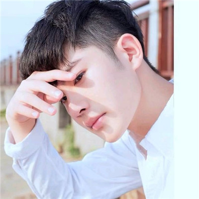 2018最流行的黑色男生头像 卡通图片
