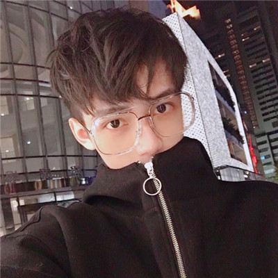 2018最流行的黑色男生头像 卡通图片