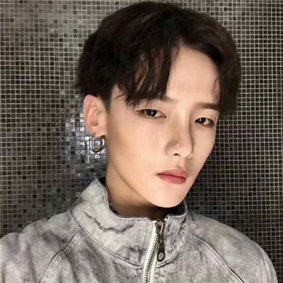 2018最流行的黑色男生头像 卡通图片
