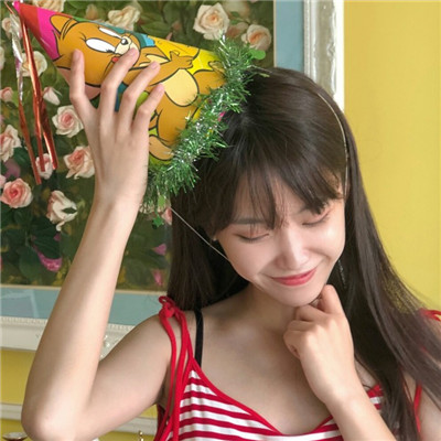 qq头像背影短发女生图片