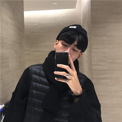 小清新男生把敷面膜照片当头像图片