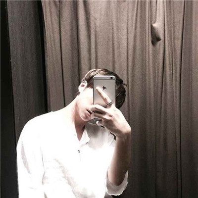 小清新男生把敷面膜照片当头像图片