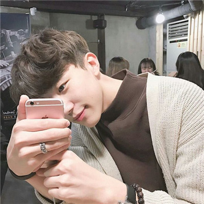 小清新男生把敷面膜照片当头像图片