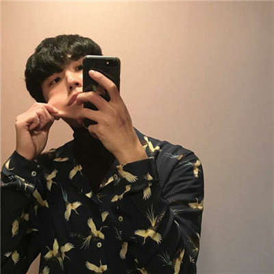 小清新男生把敷面膜照片当头像图片