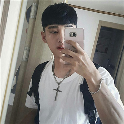 小清新男生把敷面膜照片当头像图片