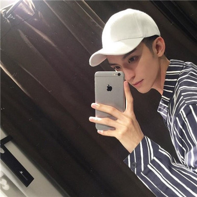 小清新男生把敷面膜照片当头像图片