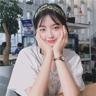 女生头像手拿鲜花高清图片