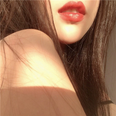 女生头像白色衬衣高清图片