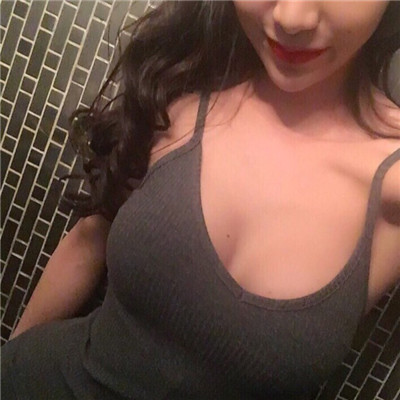 女生头像白色衬衣高清图片