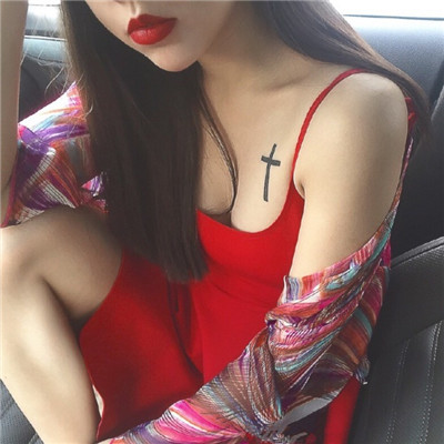 女生头像白色衬衣高清图片