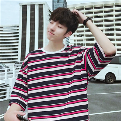 抖音最火男生持相机卡通头像图片