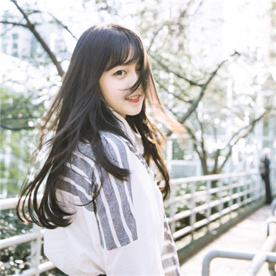 qq头像露肩唯美女生图片