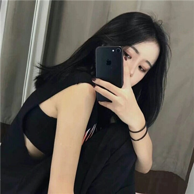 只有半张脸的女生头像图片