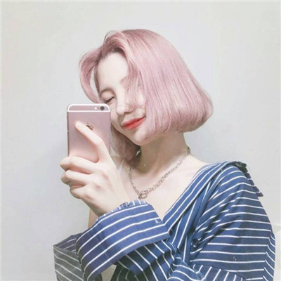 只有半张脸的女生头像图片