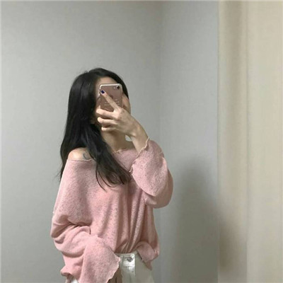 只有半张脸的女生头像图片