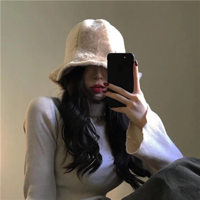 只有半张脸的女生头像图片