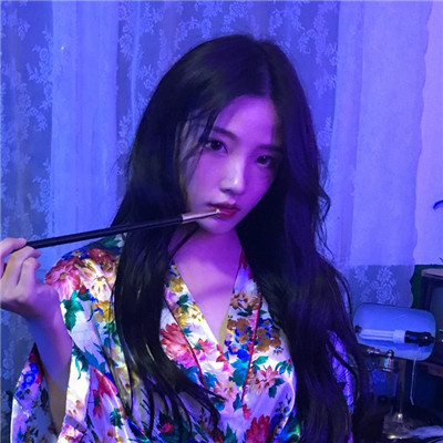 qq高清女生头像带字图片