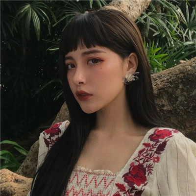 qq高清女生头像带字图片