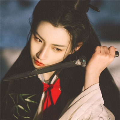 白色衬衫头像女生头像图片