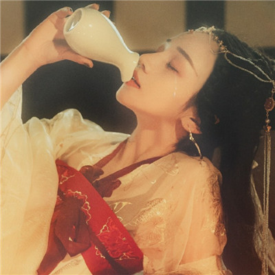 白色衬衫头像女生头像图片