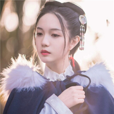 白色衬衫头像女生头像图片