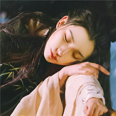 白色衬衫头像女生头像图片