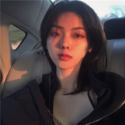 女生抽烟伤感带字头像图片