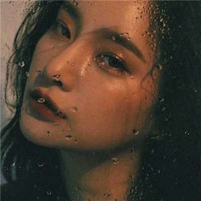 女生抽烟伤感带字头像图片