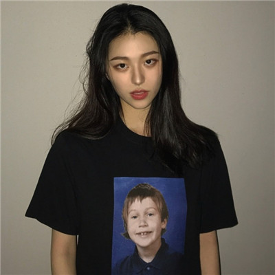 女生抽烟伤感带字头像图片