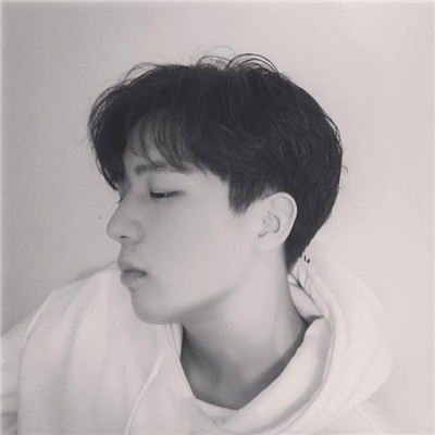 白纱蒙眼男生头像动漫图片