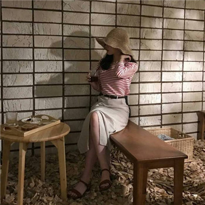 qq头像女生染发白色图片