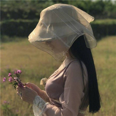 qq头像女生染发白色图片