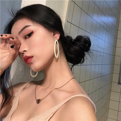 带帽子的qq女生头像图片